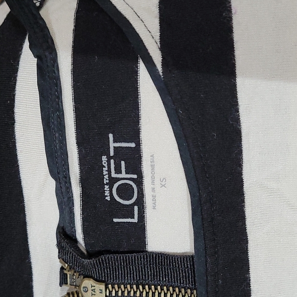 LOFT xs t shirt (fits more like S/M), in great condition - Picture 3 of 3